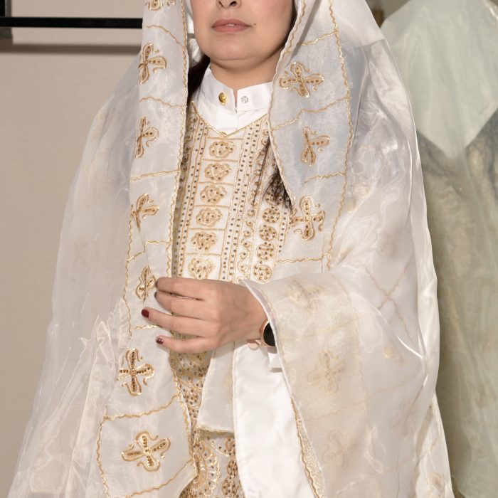 ثوب غمرة تطريز كرستال مع طرحه مطرزه